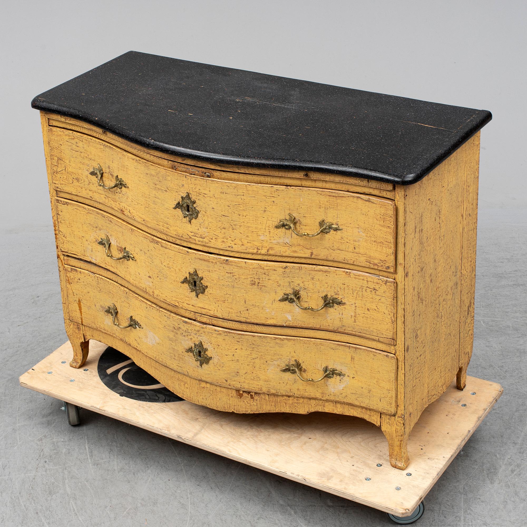 BYRÅ, rokokostil 1700-/1800-tal.