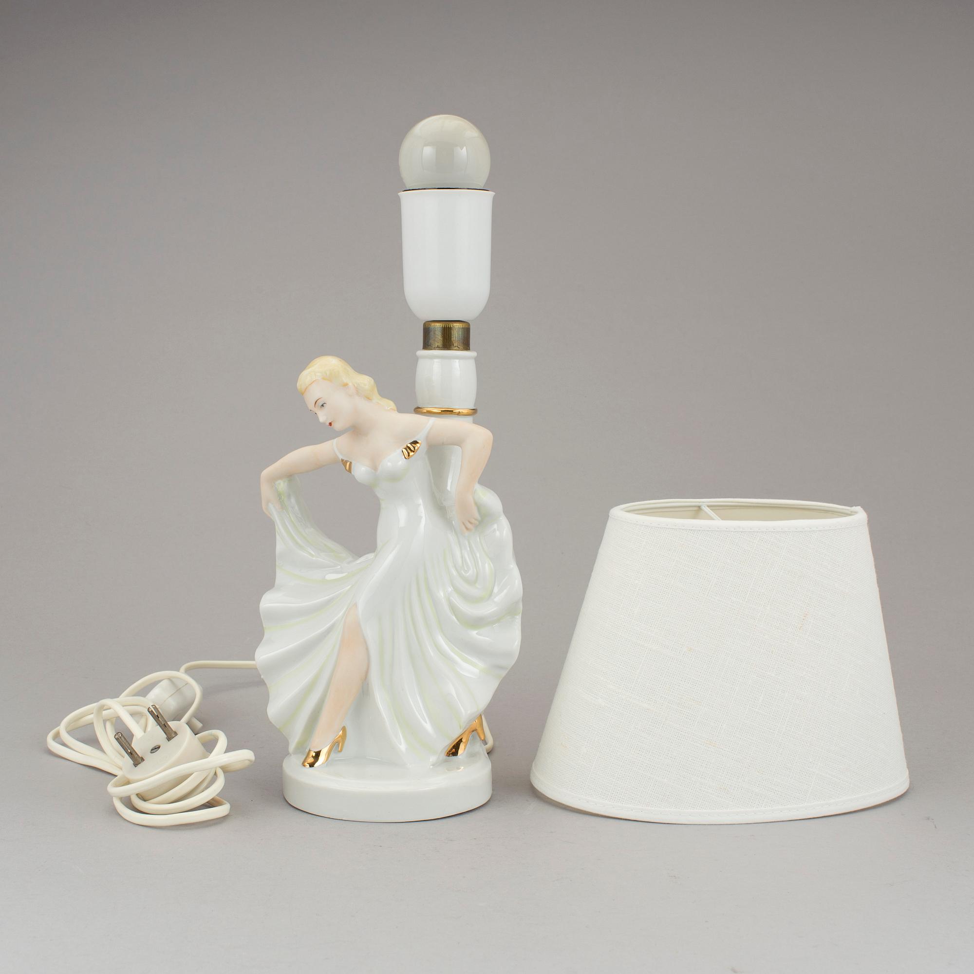 An art deco table lamp/figurine, Carl Schneiders Erben/Gräfenthal, first half of 20th century.