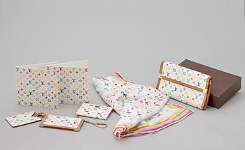1352. A set of five pices by Louis Vuitton.