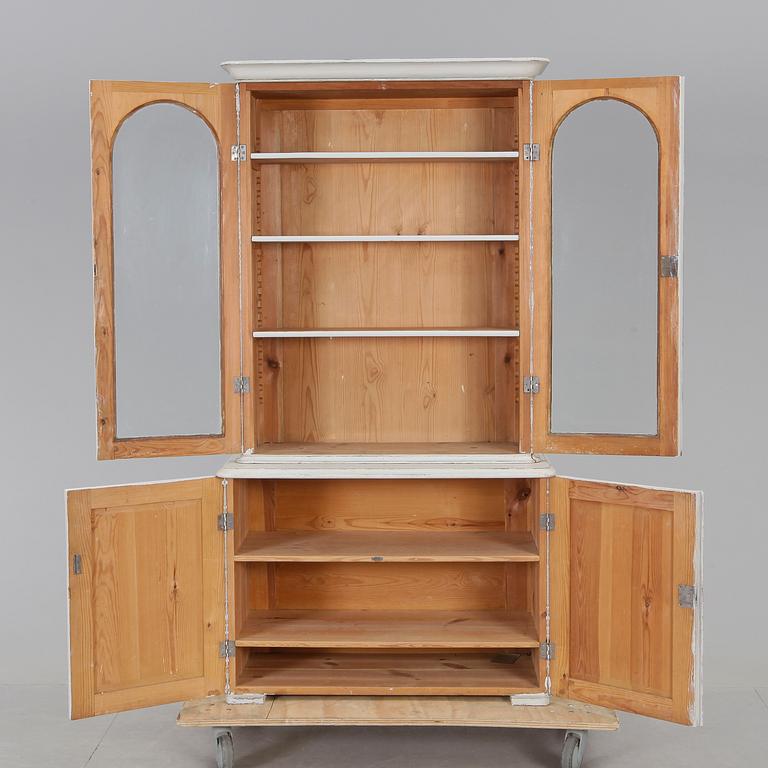 VITRINSKÅP, 1800-talets slut.