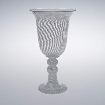 HEIKKI ORVOLA, A VASE. Signed Heikki Orvola, Nuutajärvi Notsjö. Early 1980s.