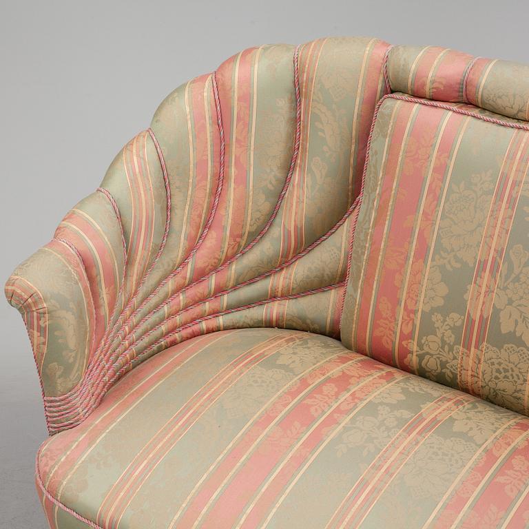 SOFFA OCH FÅTÖLJER ett par, omkring år 1900.