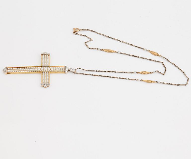 A chain and a pendant set with natural pearls and old-cut diamonds. Possibly early 20th century.