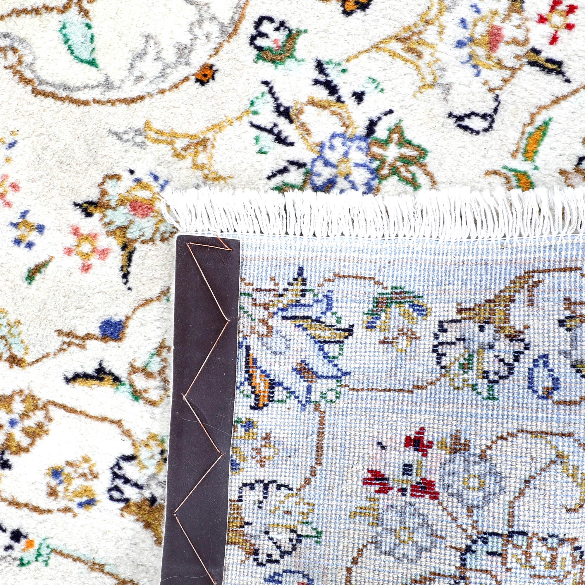 Matta Orientalisk semiantik, ca 286x193 cm.