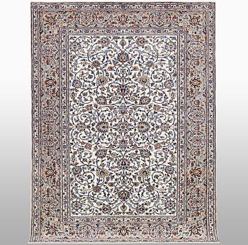 A carpet, Kashan, ca 310 x 206 cm.