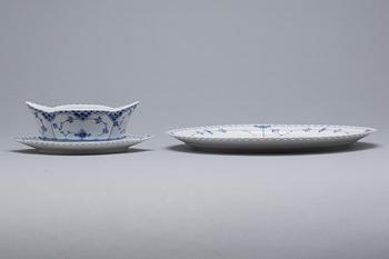 SERVIS, ca 65 delar. Musselmalet. Royal Copenhagen, Danmark.