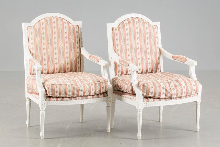 KARMSTOLAR, ett par, Louis XVI-stil, 1900-talets slut.
