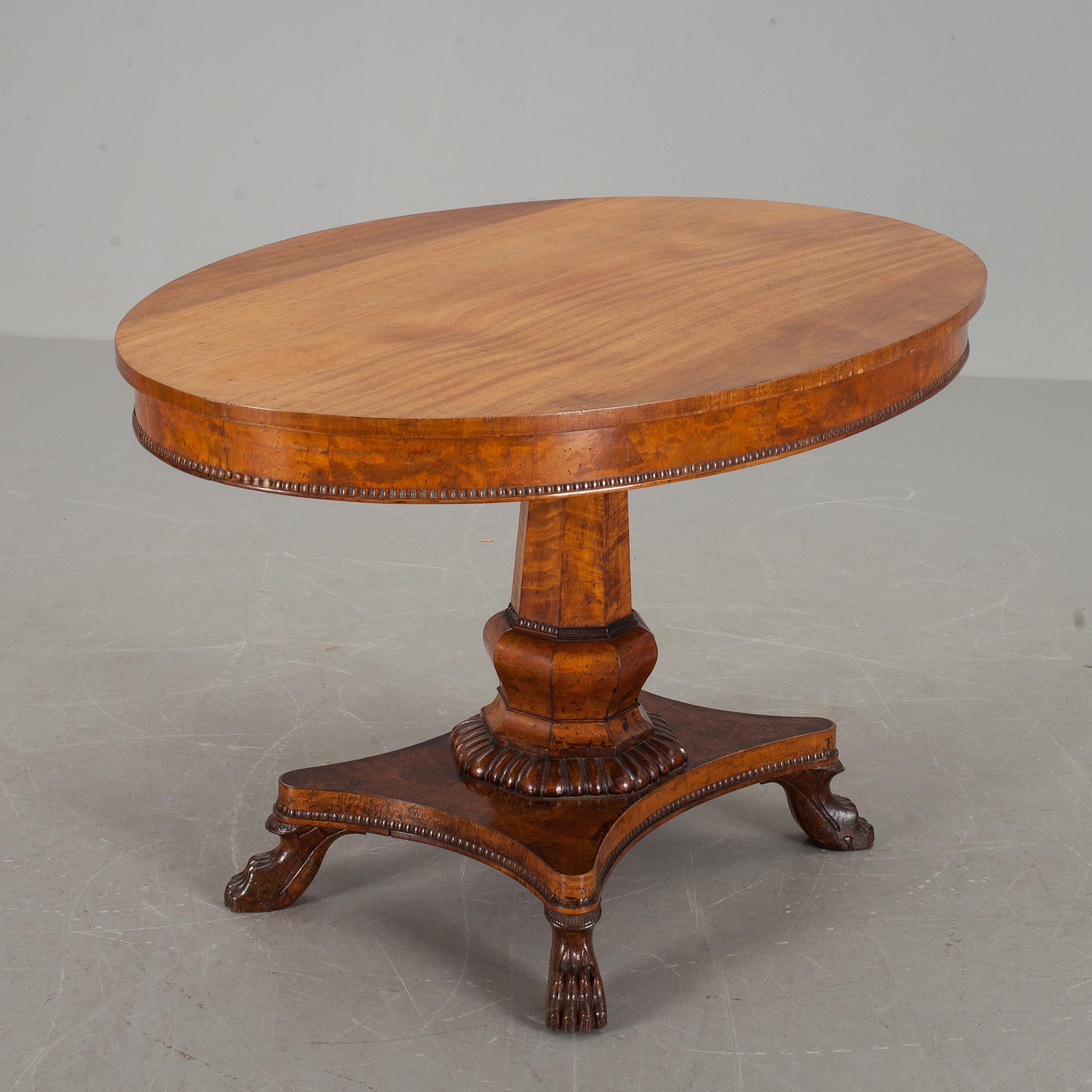 SALONGSBORD, senempire, 1800-talets första hälft.