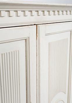 SKÅP, gustaviansk stil, E. Östman & Son Möbeltillverkning, Skövde, 1900-talets första hälft.