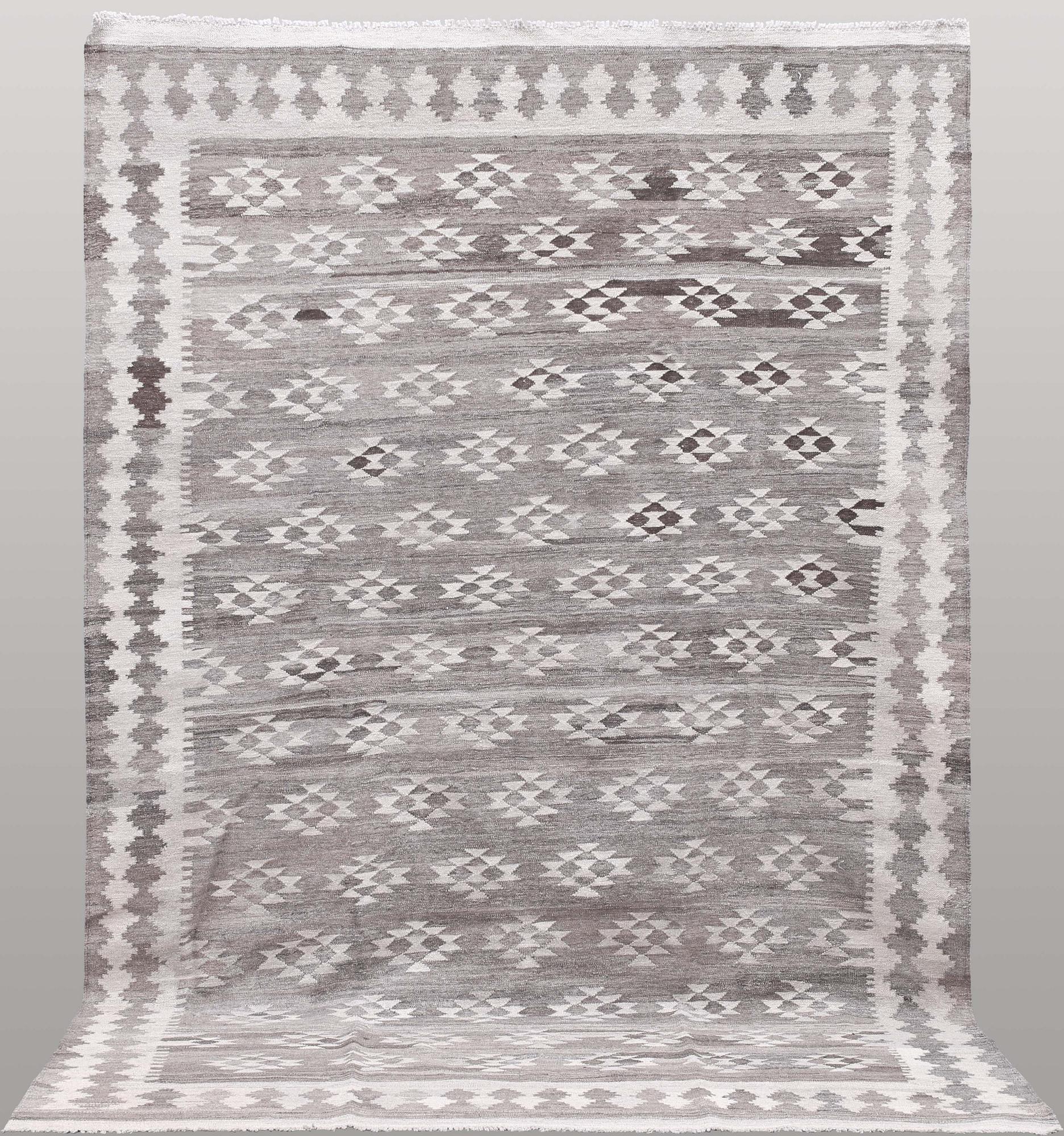 Kilim, ca 316 x 219 cm.