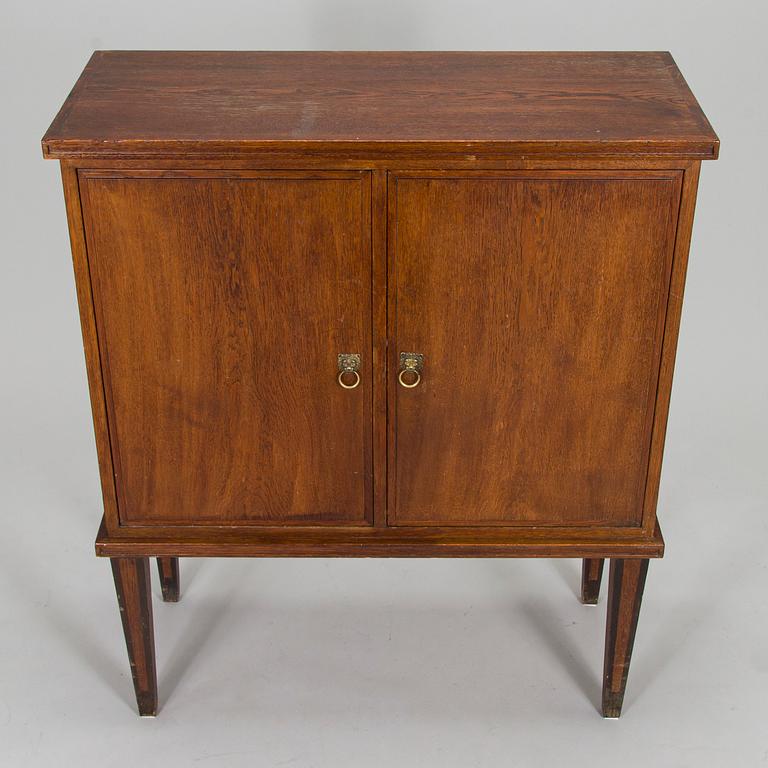 Birger Hahl, a 1930's cabinet by A. Salmi Huonekalutehdas.