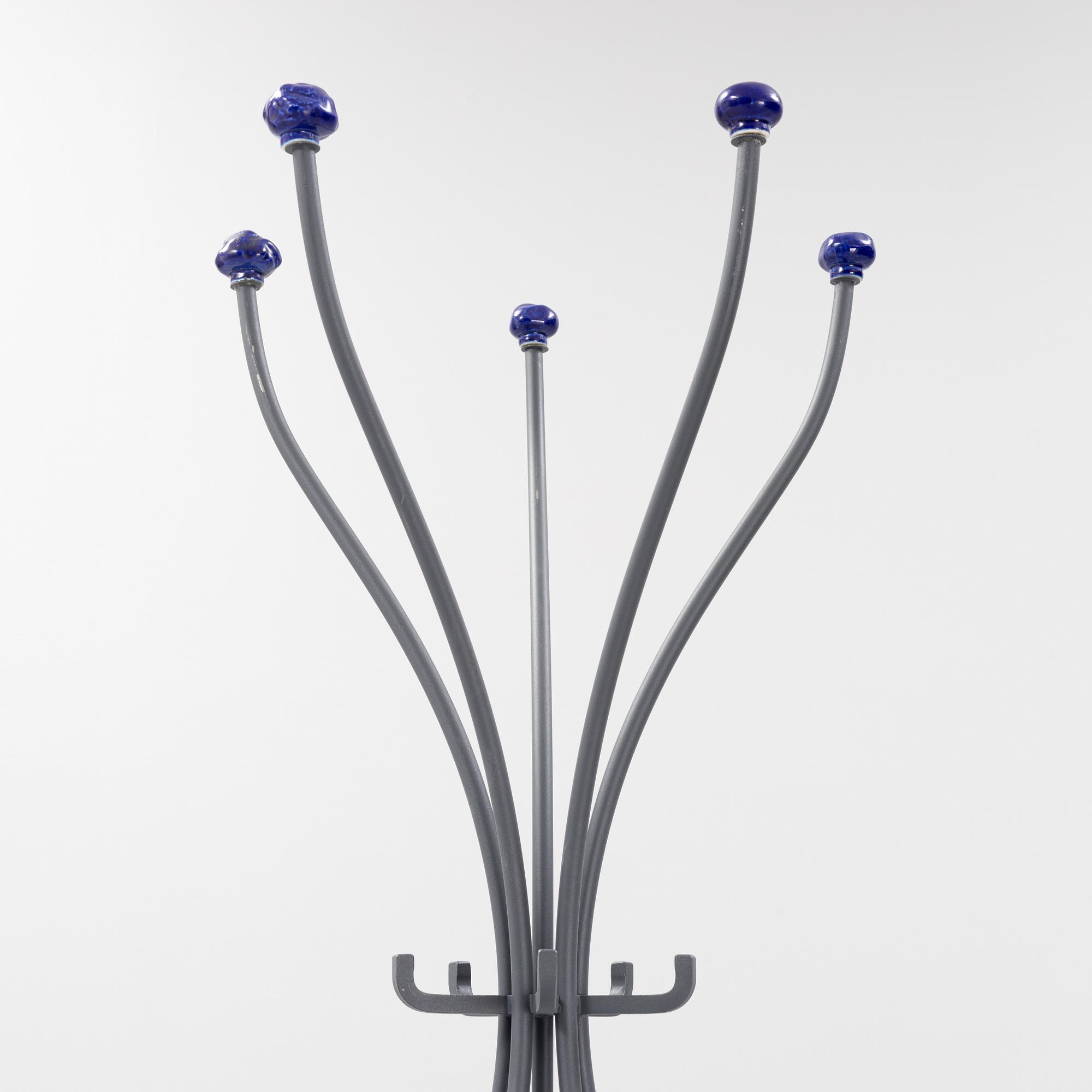 Jonas Bohlin, a 'Spira' coat hanger.