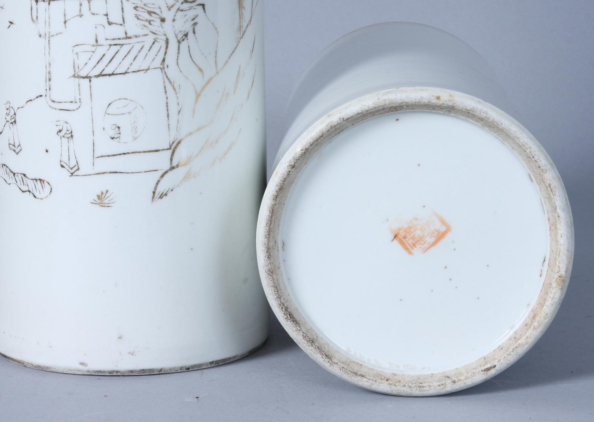 VASER, ett par, porslin, Kina, 1900-tal.