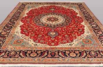 A CARPET, Tabriz, ca 374 x 295 cm.