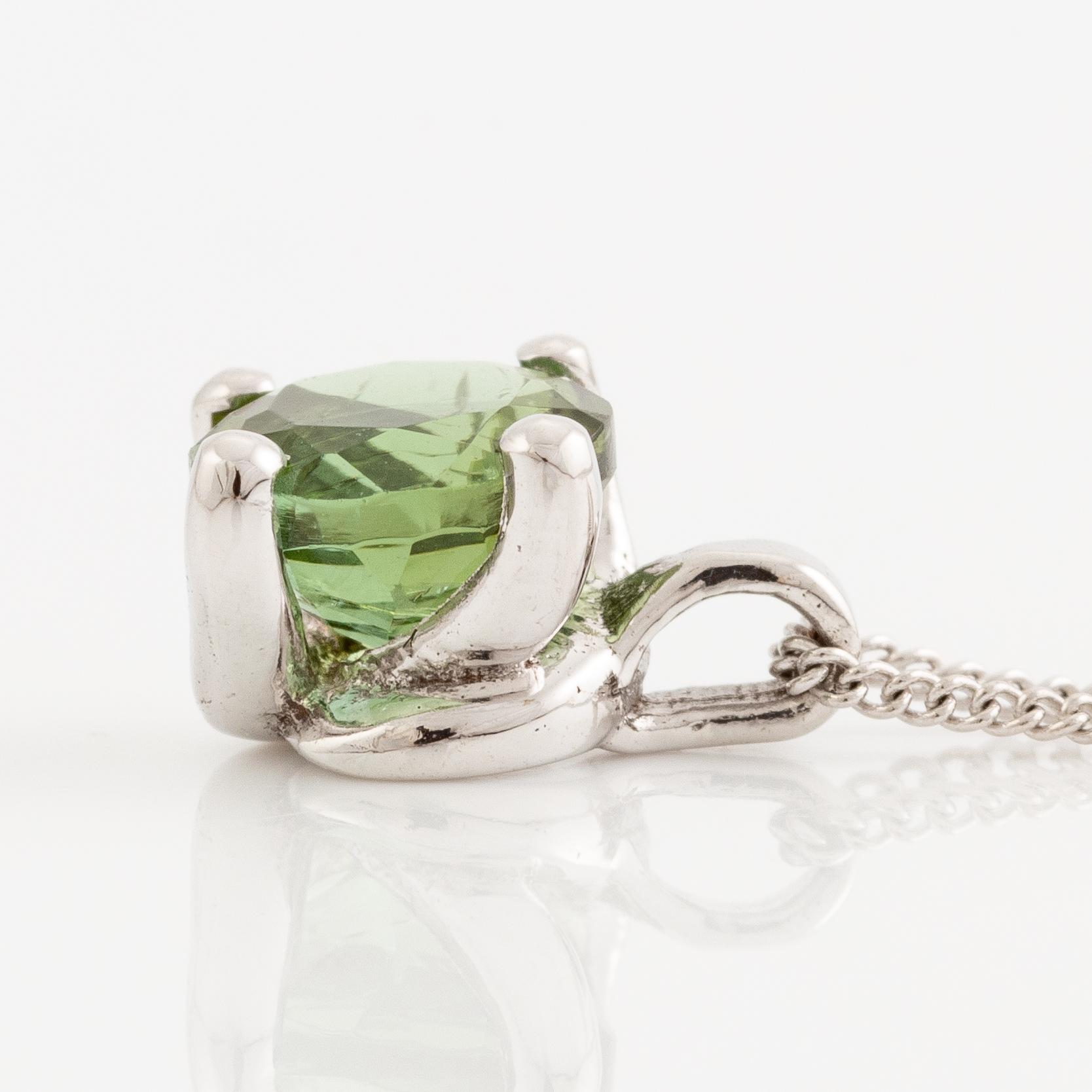Necklace 14K white gold with green tourmaline.