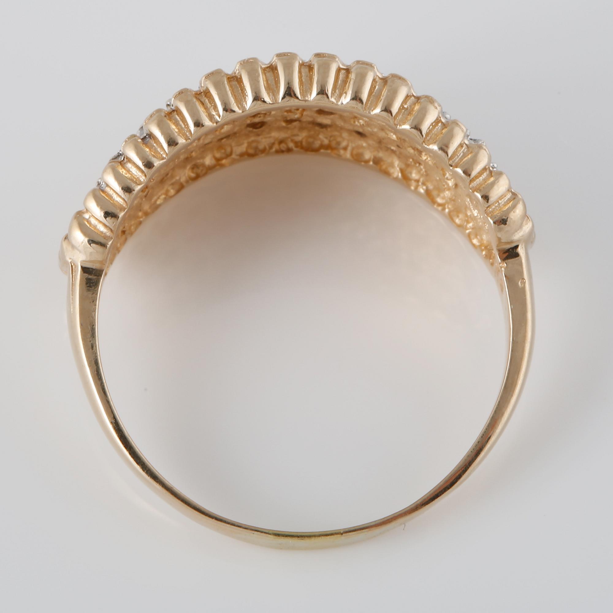 RING, 18K guld med fasettslipade diamanter. Vikt 4,0 gram.