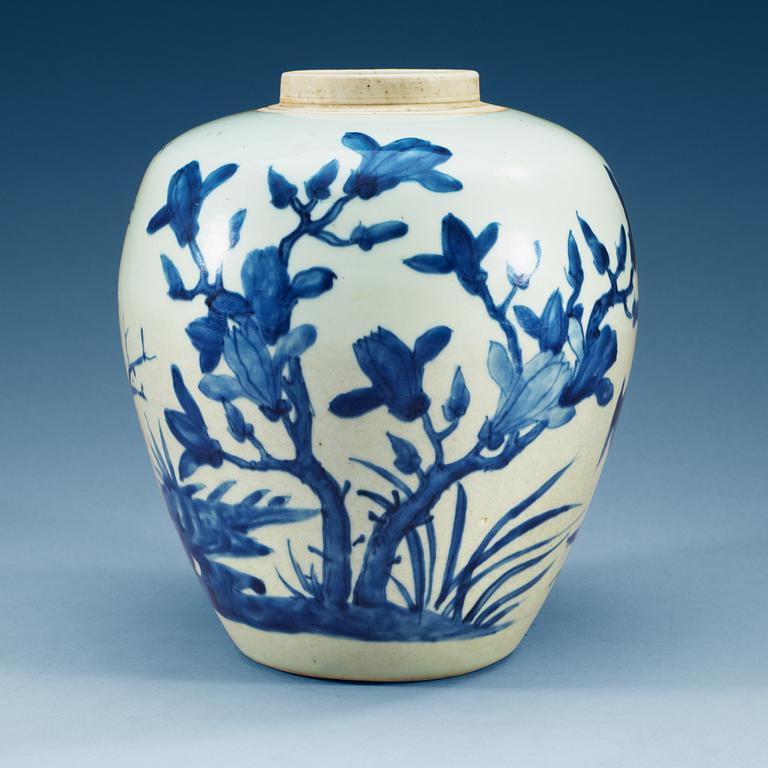 A blue and white Transitional jar, 17th Century.