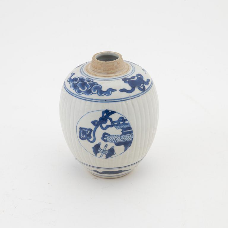 Tedosa, porslin. Qingdynastin, Kangxi (1662-1722).