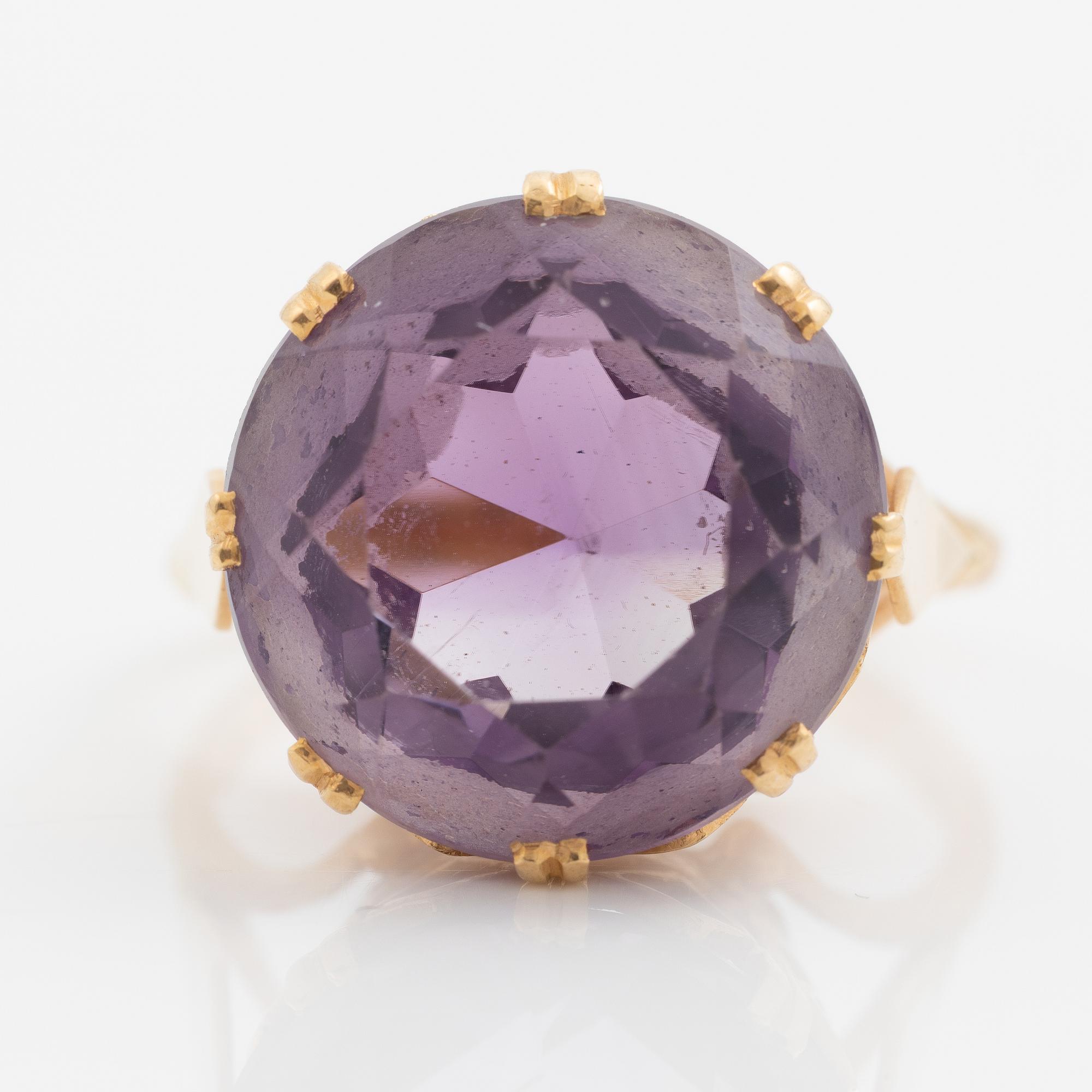 Ring, Stigbert, Engelbert 18K gold with amethyst.