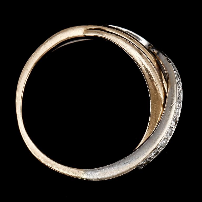 RING, 18k rött guld o vitguld med briljantslipade diamanter tot ca0,22ct. Engelbert, 1990/2000-tal. Vikt 6,1g.