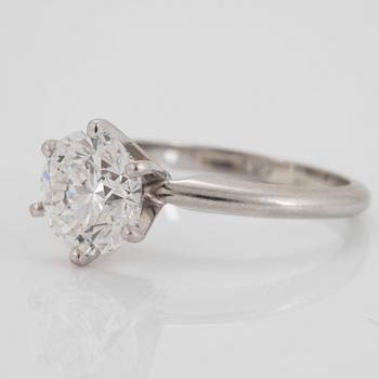 Ring platina med en rund briljantslipad diamant 2.17 ct  kvalitet G si1 enligt medföljande GIA certifkat.