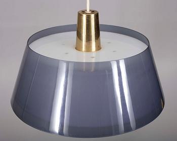 TAKLAMPA, akryl samt mässing, Yki Nummi, Stockmann Orno, 1900-talets senare hälft. Tot. h 69.