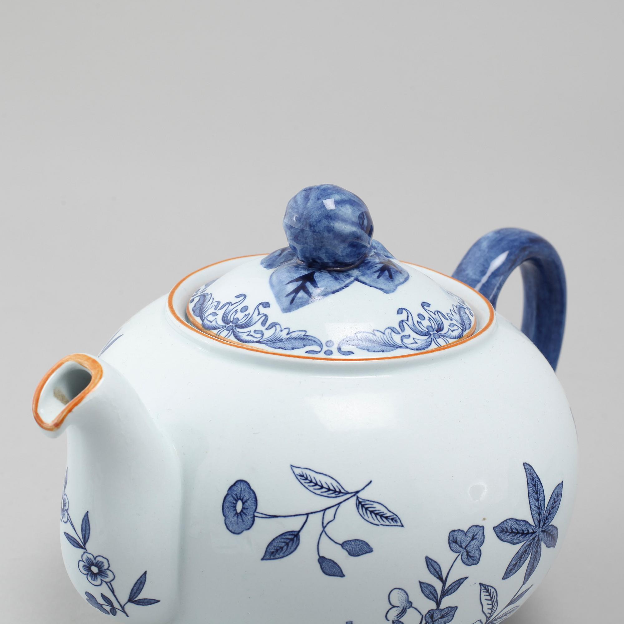 12 pieces of "Ostindia" table ware in earthenware, Rörstrand, 20th century.