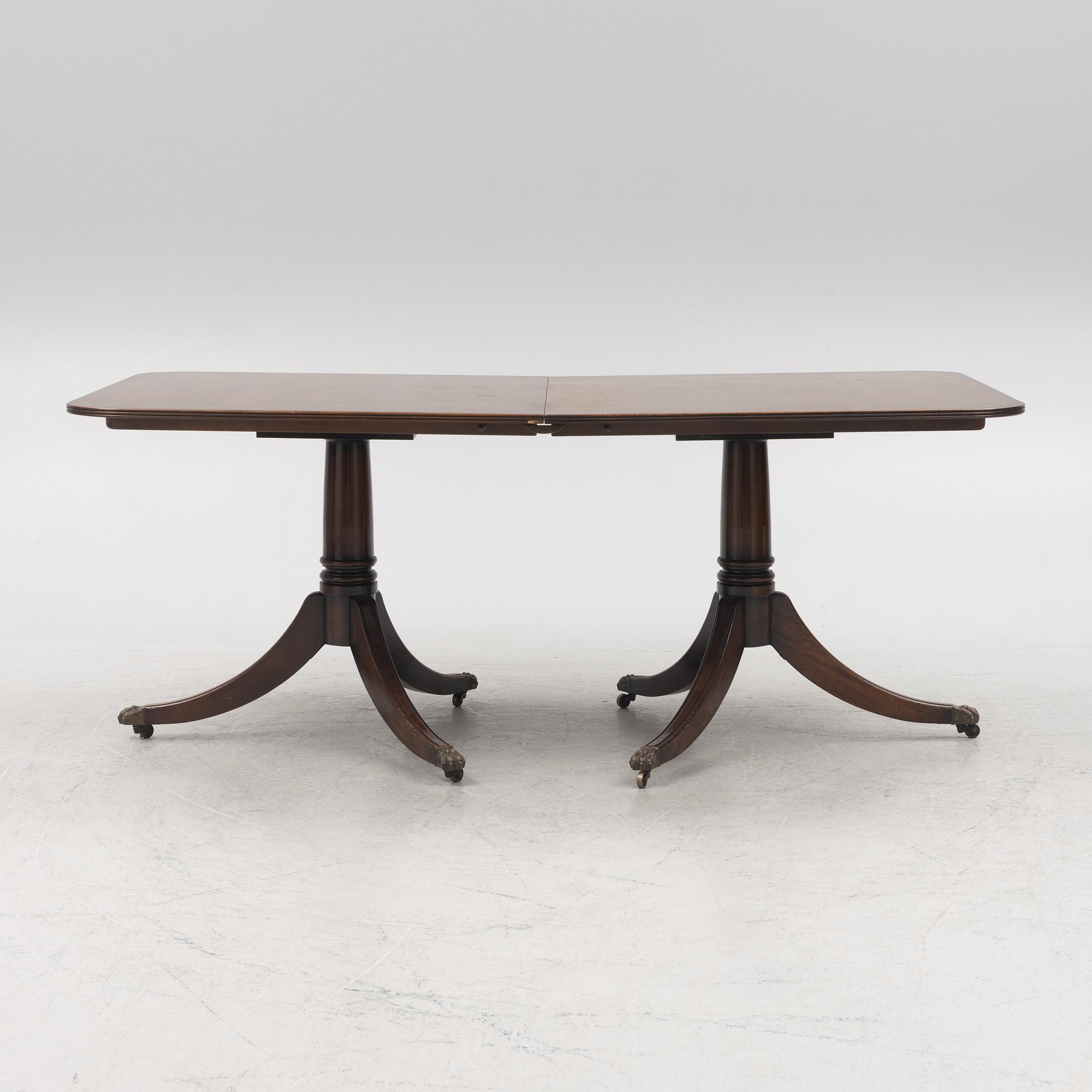 Dining Table, England, second half of the 20th Century.
