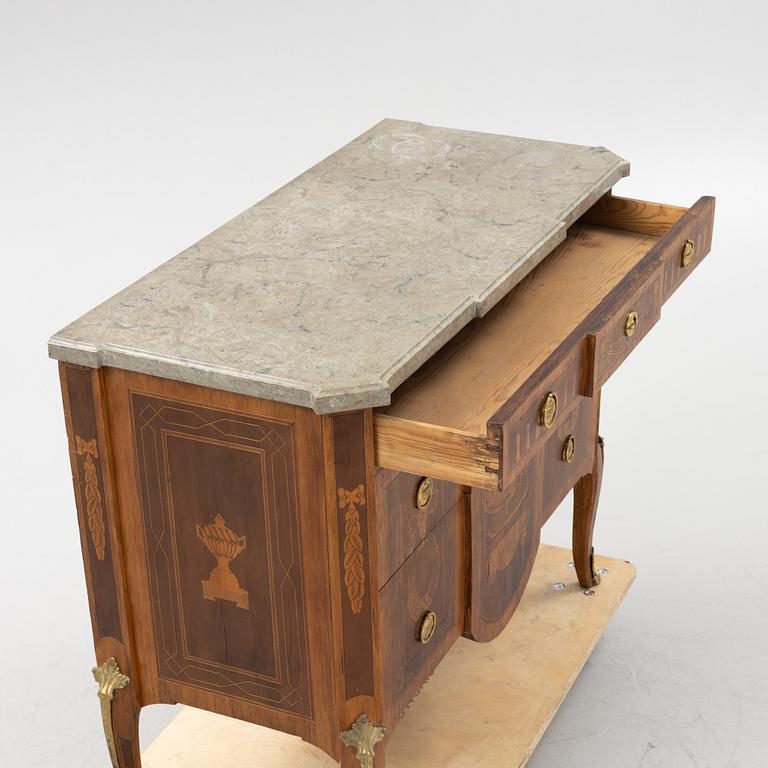 Byrå, Gustaviansk stil, omkring år 1900 med äldre delar.