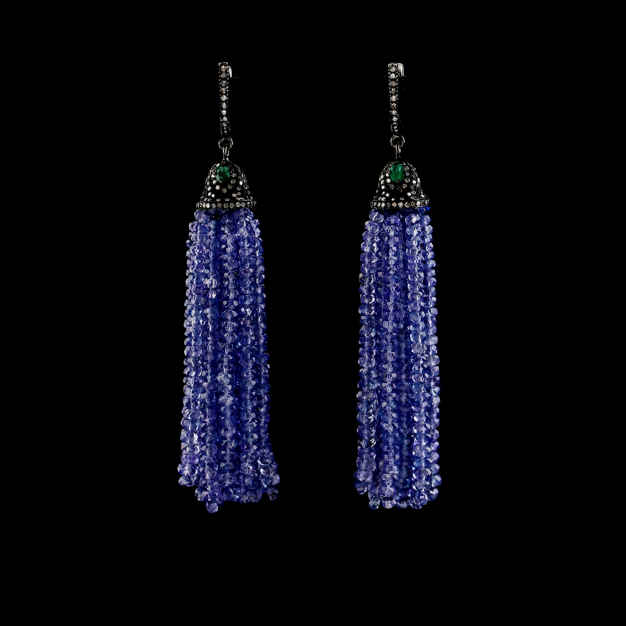 ÖRHÄNGEN, silver och guld, smaragder tot ca 0.35 ct, , diamanter tot ca 0.85 ct och tanzaniter.