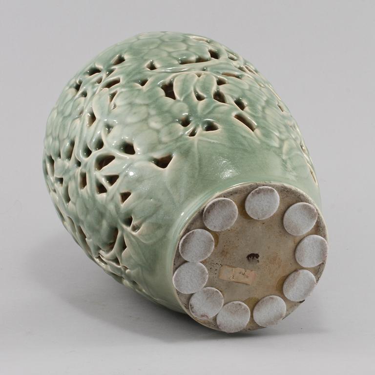 VAS, porslin, orientalisk, 1900-talet.