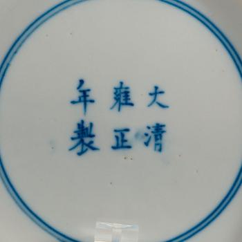 A blue and white and iron red dragon dish, late Qingdynasty with Yongzhengs six characters mark.