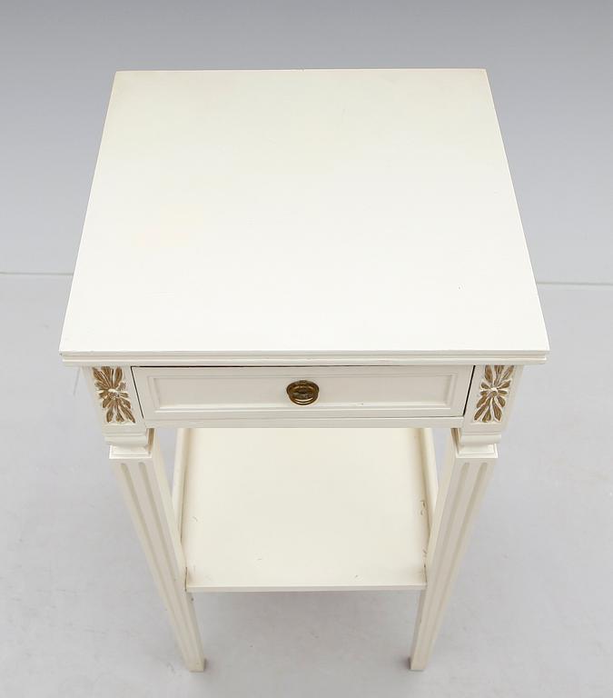 SÄNGBORD, gustaviansk stil, 1900-talets första hälft.