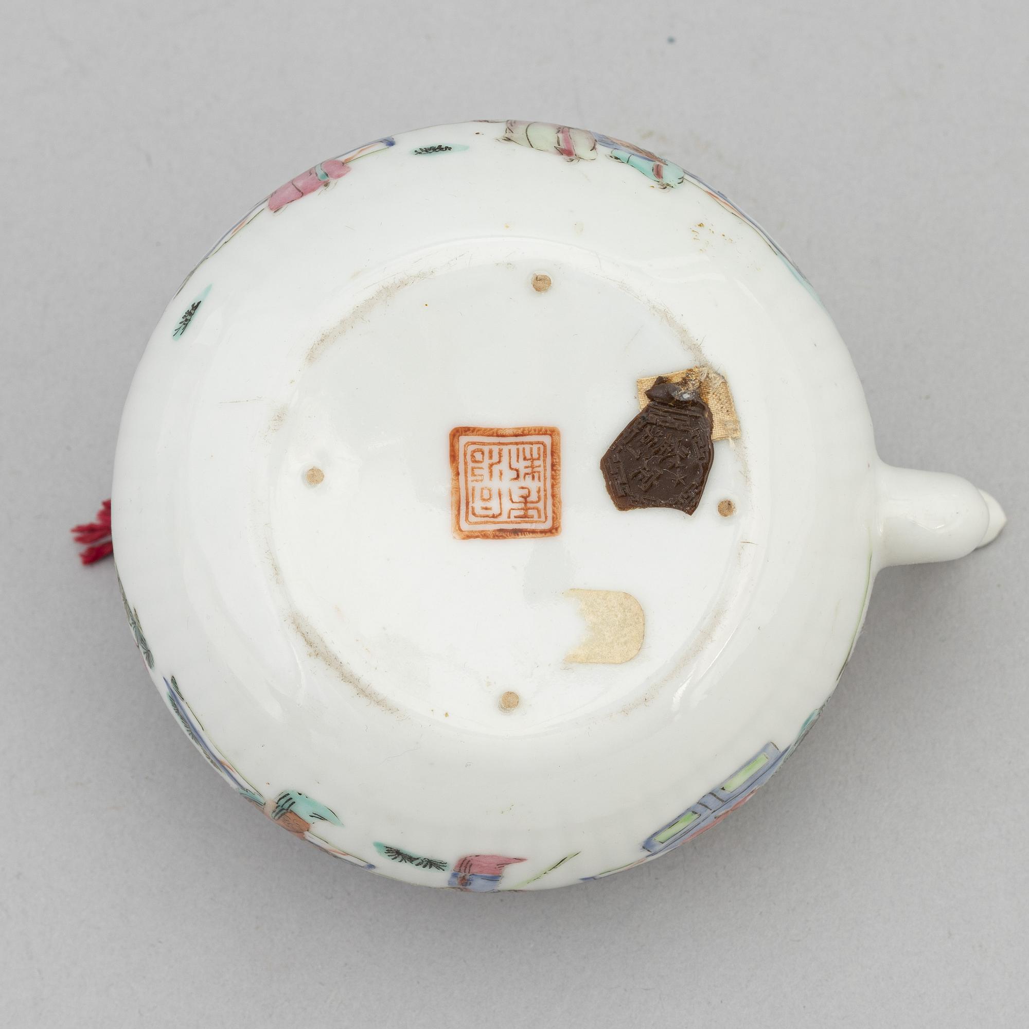 A Chinese porcelain tazza, bowl and teapot, late Qing dynasty, late 19th century.