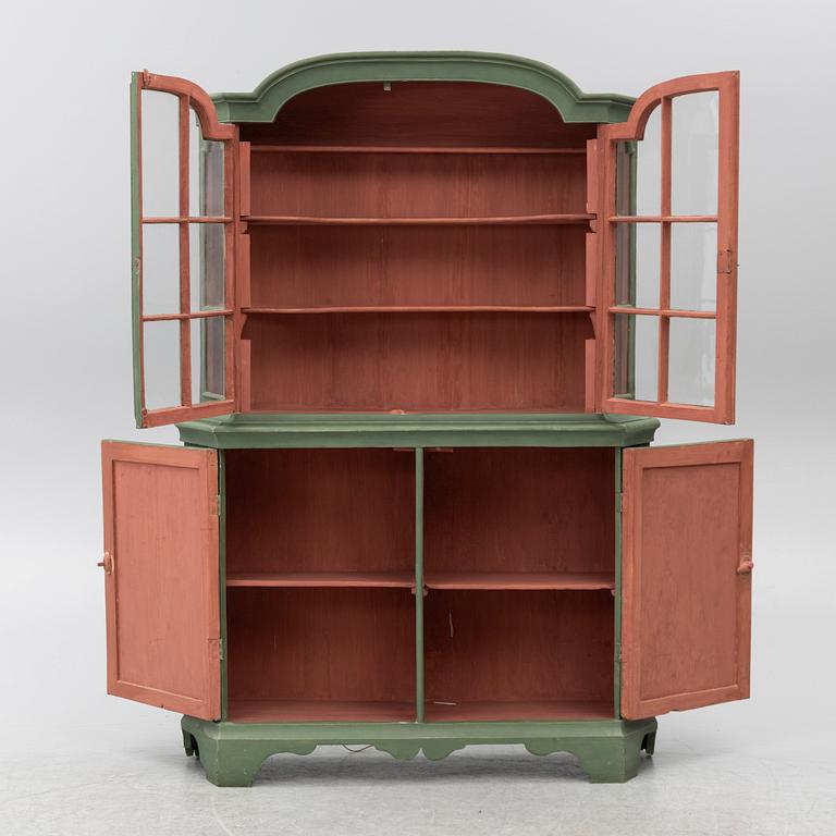 A display cabinet, 19th century.