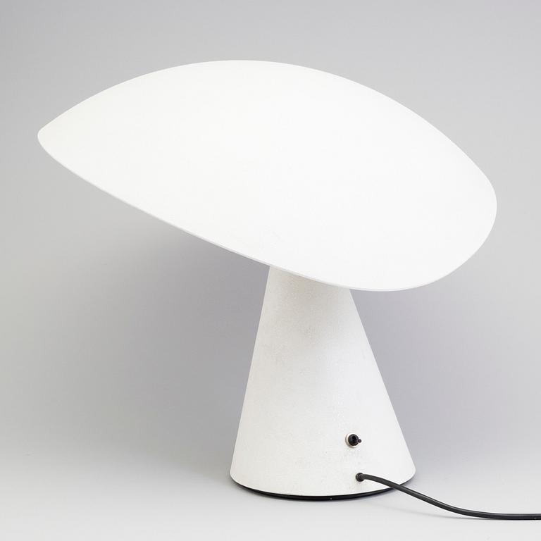 A "Lavinia" tablelamp by Masayuki Kurokawa for Artemide.