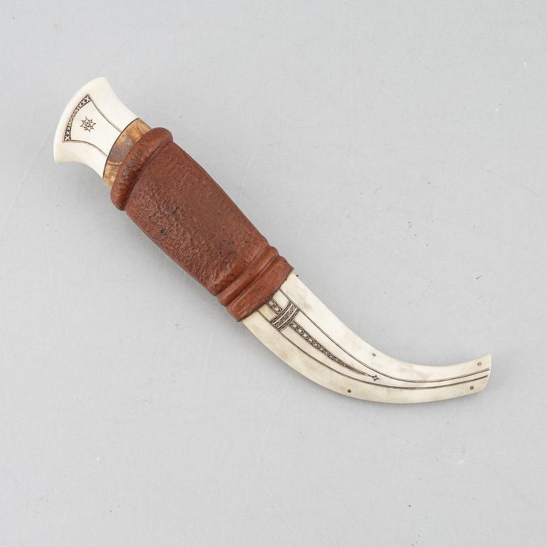 Per Isak Juuso, a reindeer horn knife, Karesuando.