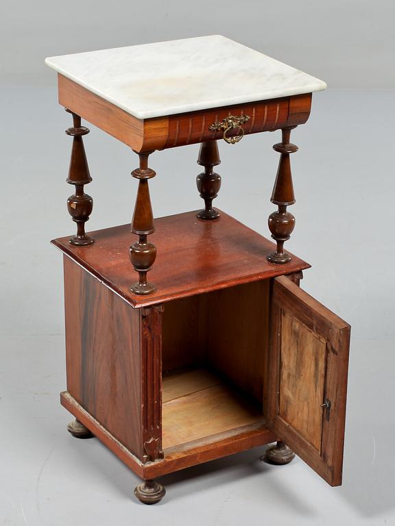 NATTDUKSBORD, nyrenässans, 1800-talets andra hälft.