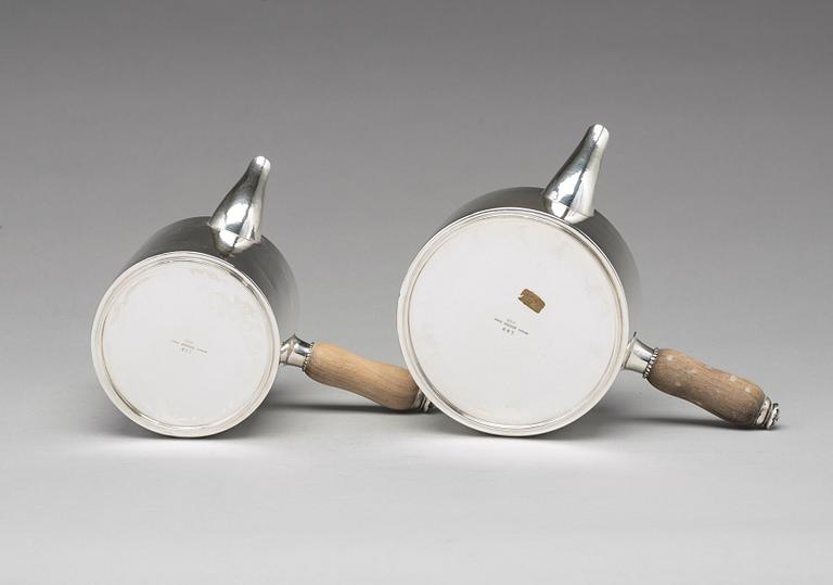 Georg Jensen, a set of five pieces tea and coffee service with a tray, Argenterie d'Art de Georg Jensen, Copenhagen, ca 1930-38.