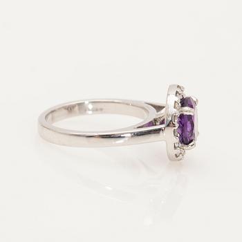Ring, 18K white gold with amethyst and diamonds.
