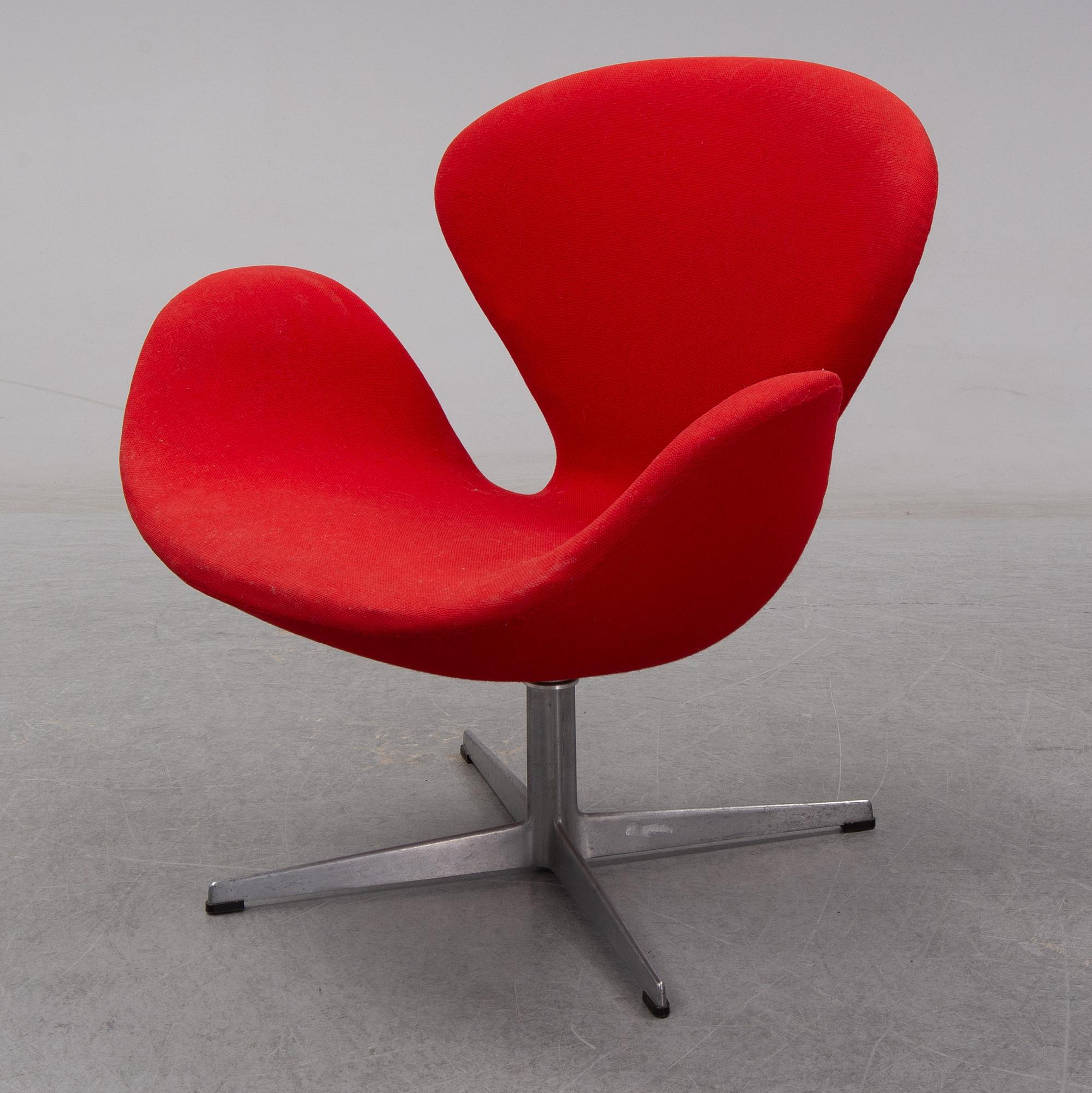 Arne Jacobsen, fåtölj, "Svanen", för Fritz Hansen Danmark, formgiven 1958.
