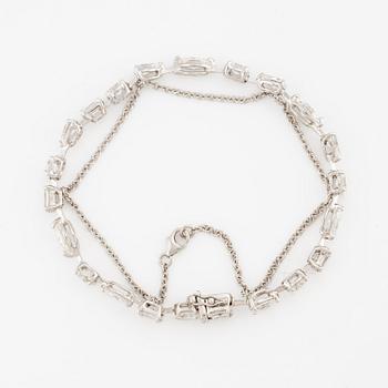 Armband 18K vitguld med diamanter i olika slipformer.