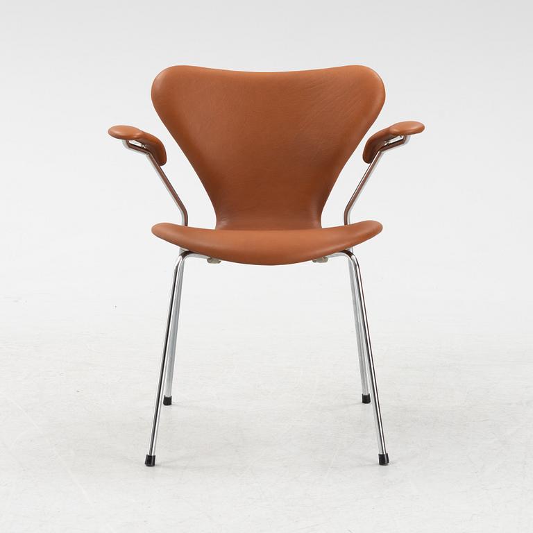 A 'Series 7' leather upholstered armchair by Arne Jacobsen for Fritz Hansen.