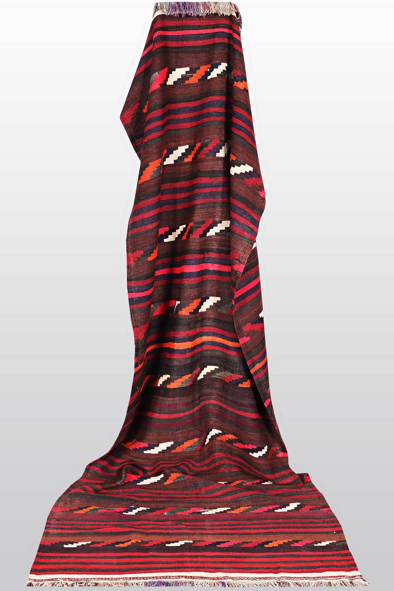 Matta, semiantik, kelim Kashghai, ca 360 x 138 cm.
