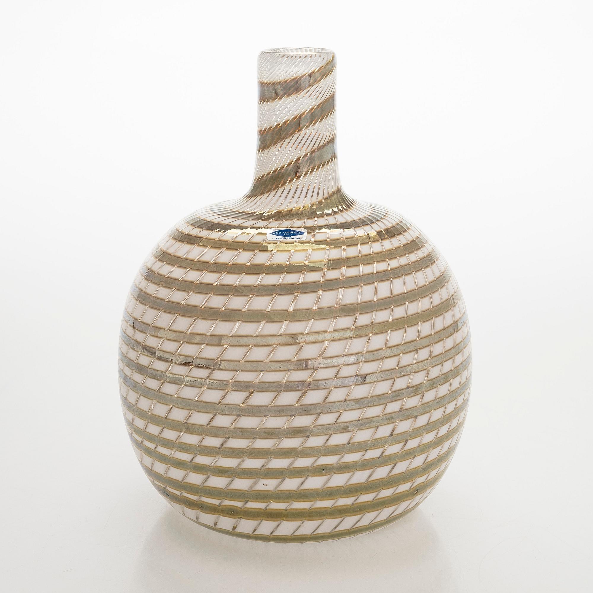 Oiva Toikka, a glass bottle, Pro Arte "Ranta" (Beach) series, signed O. Toikka Nuutajärvi.