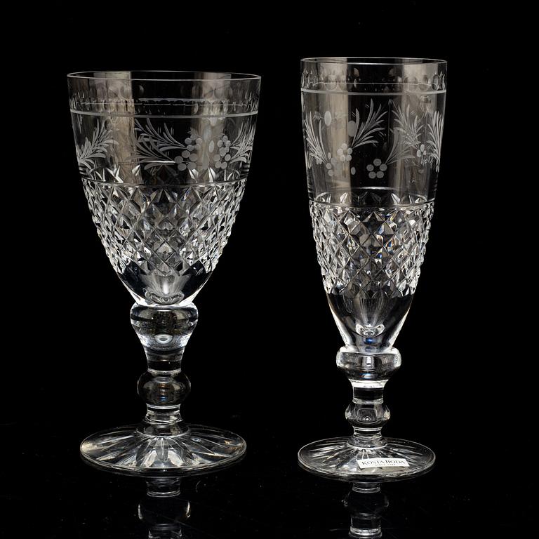 GLASSERVIS, 68 delar, "Elvira Madigan", Kosta Boda.