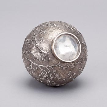 VAS, silver, Wang Hing Co, Hongkong, Kina sekelskiftet 1800/1900. Vikt ca 390,7 g.