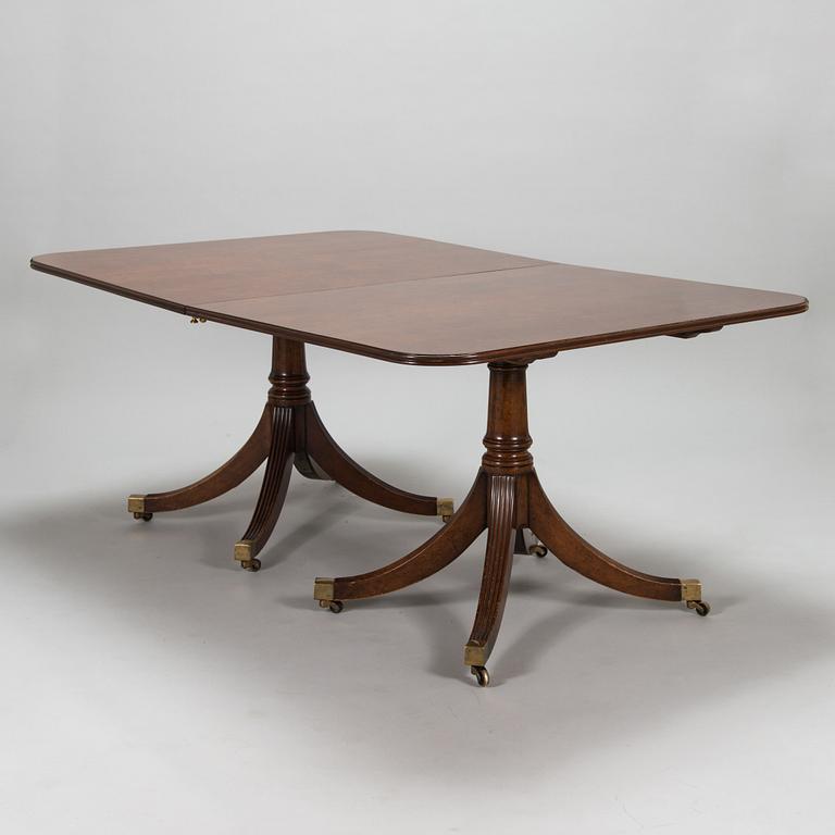 Matbord, mahogny, regency-stil, RBC-furniture England, 1900-talets slut.