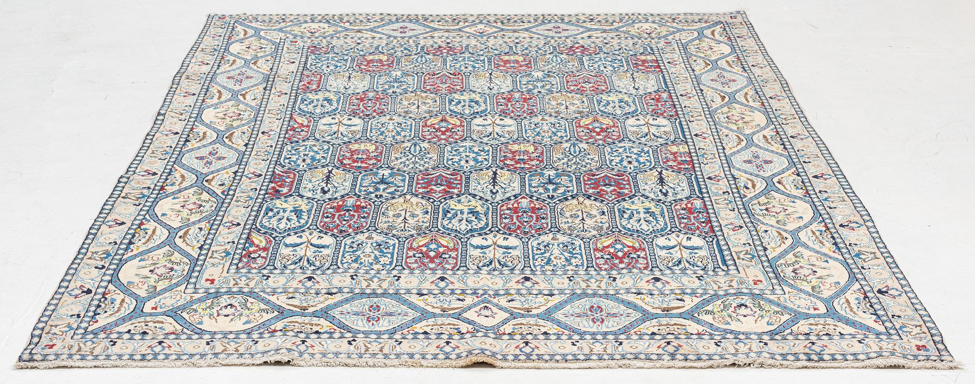 Carpet, Nain, approx. 288 x 195 cm.
