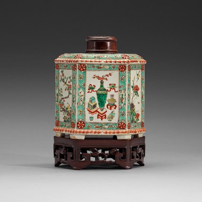 TEDOSA, porslin. Qingdynastin, 1800-tal.
